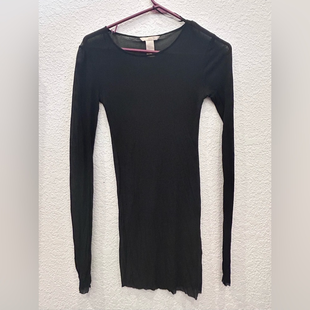 5/25$ H&M Classic Sheer Black Top B16